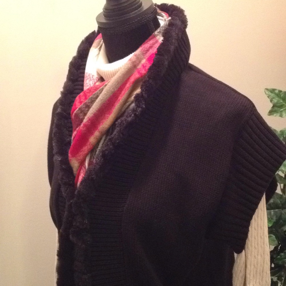 Fur Trim sweater vest
